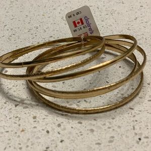 Multiple ring bracelet